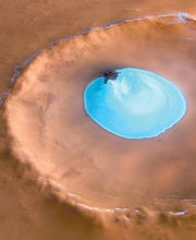 Led u jednom krateru na severu (Foto ESA) 
